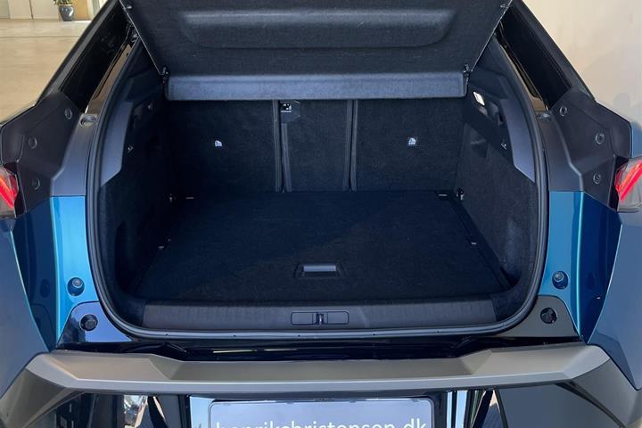 Blå Peugeot e-3008 fra 2024