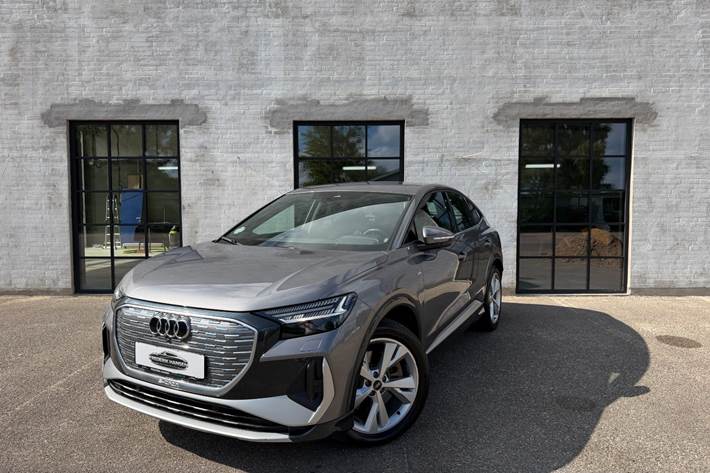 Grå Audi Q4 e-tron fra 2024