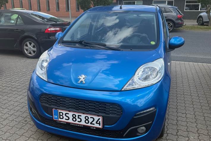 Blå Peugeot 107 fra 2014