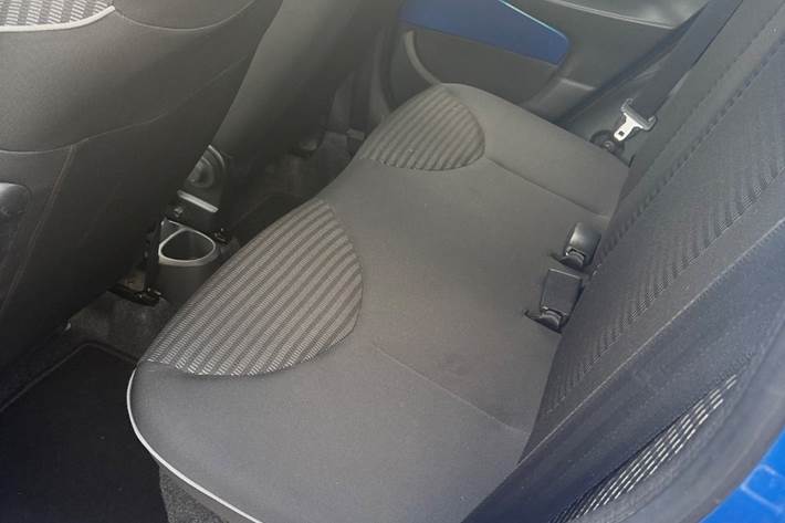 Blå Peugeot 107 fra 2014