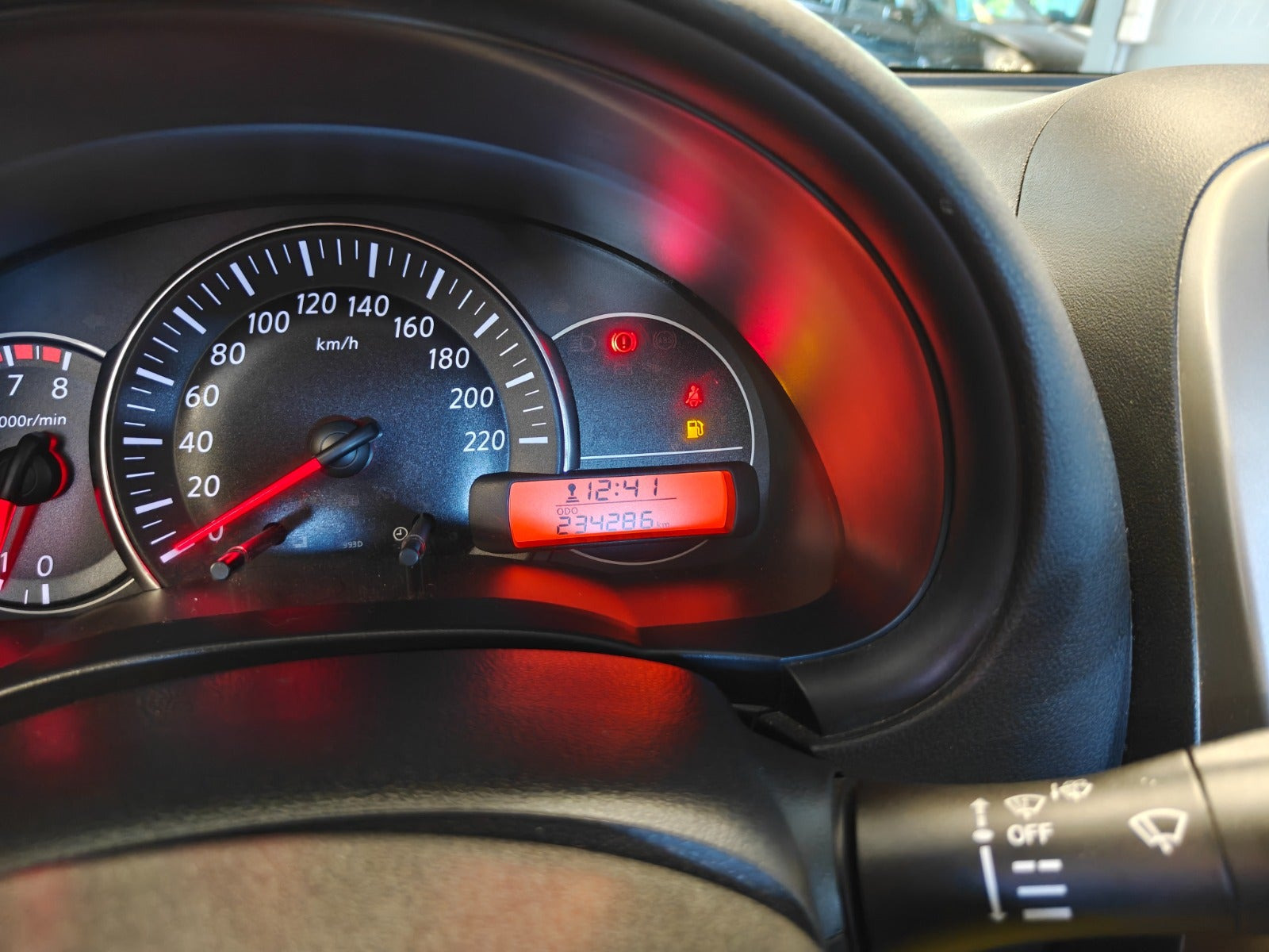 Gul Nissan Micra fra 2013
