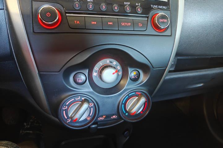 Gul Nissan Micra fra 2013