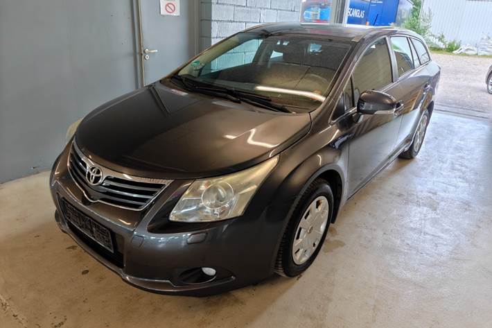 undefined Toyota Avensis fra 2010
