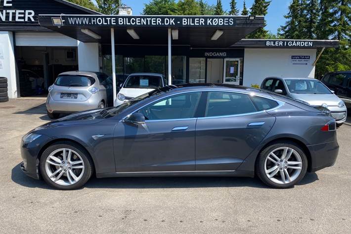 Grå Tesla Model S fra 2015