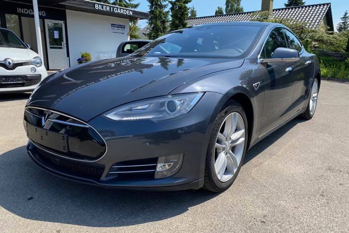 Grå Tesla Model S fra 2015