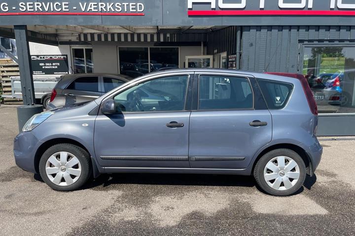 Blå Nissan Note fra 2011
