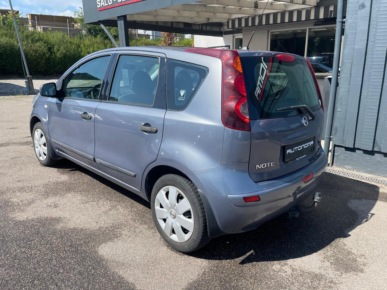 Blå Nissan Note fra 2011