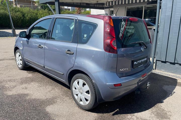Blå Nissan Note fra 2011