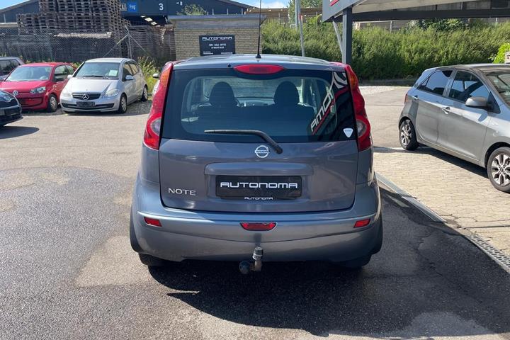 Blå Nissan Note fra 2011
