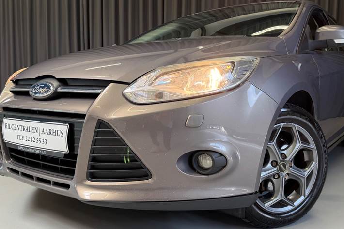 Grå Ford Focus fra 2011