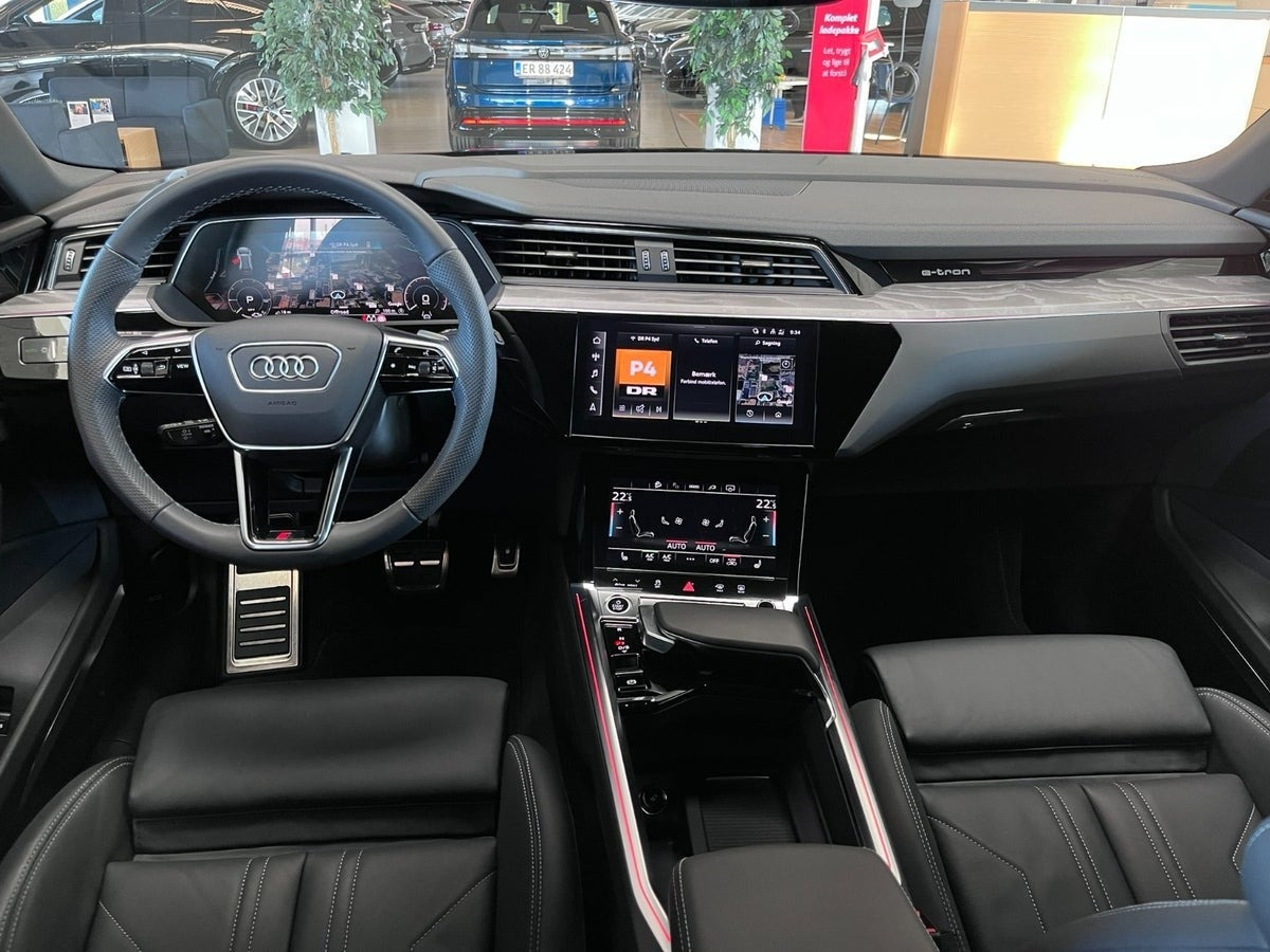 Brun Audi Q8 e-tron fra 2024