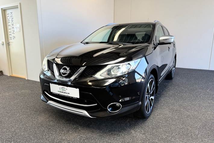 Sort Nissan Qashqai fra 2014