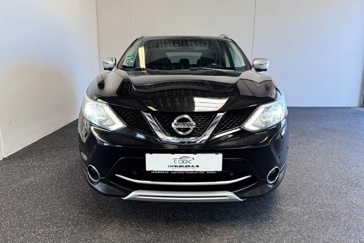 Sort Nissan Qashqai fra 2014