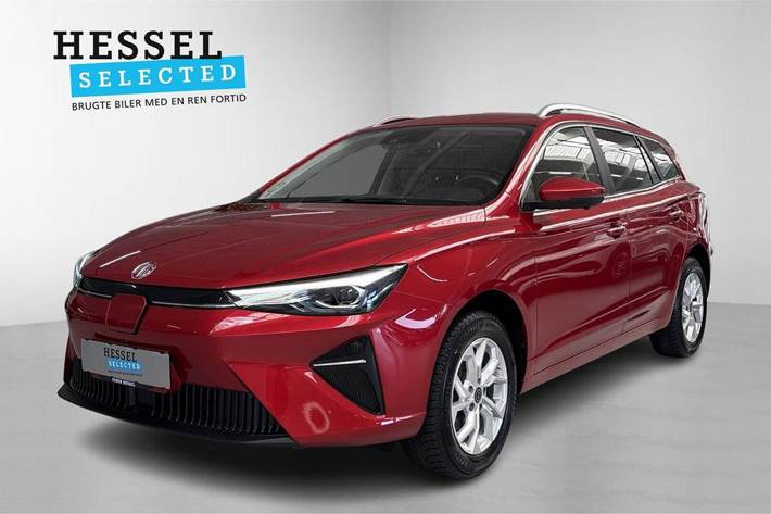 Rød MG MG5 fra 2023 set udefra