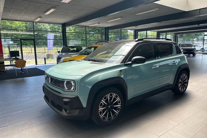 Turquoise Renault 4 E-Tech fra 2025