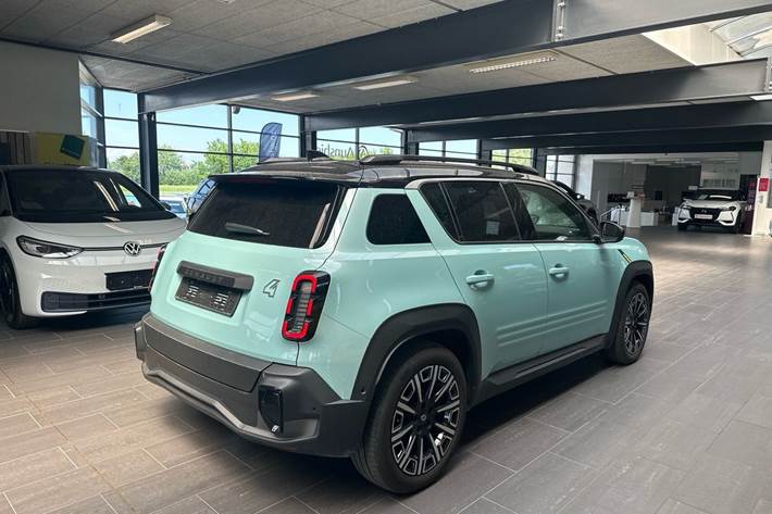 Turquoise Renault 4 E-Tech fra 2025