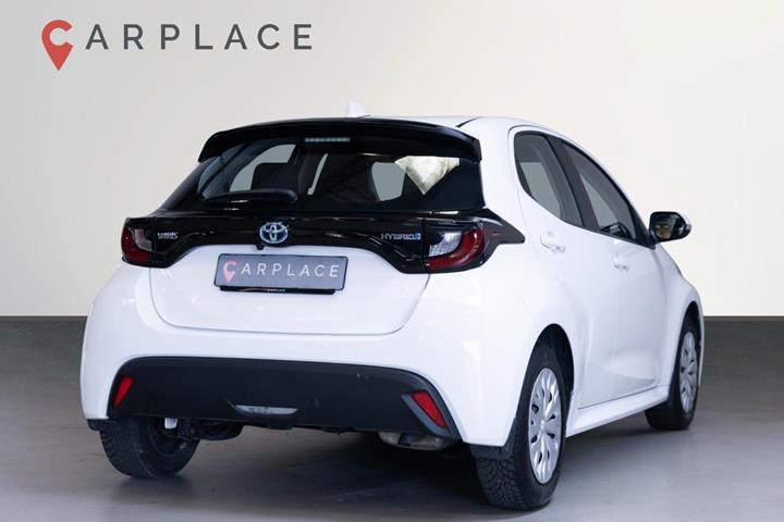 Hvid Toyota Yaris fra 2022