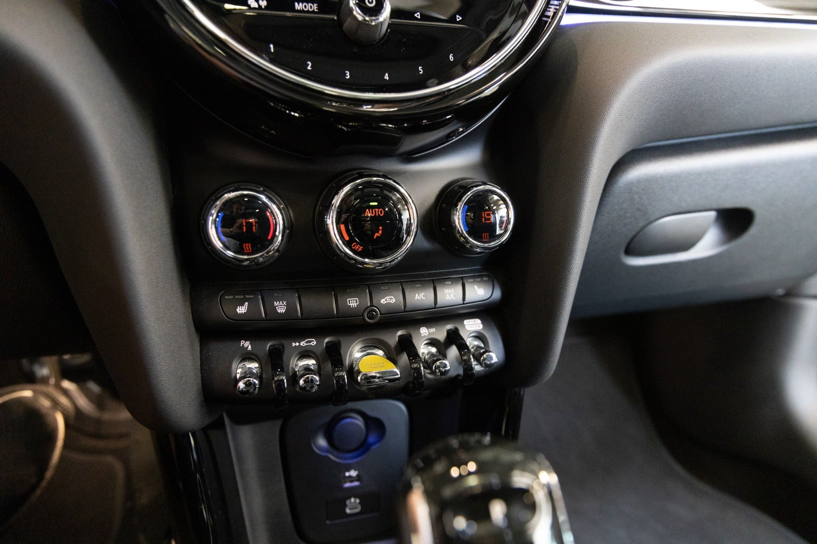 Sort Mini Cooper SE fra 2023