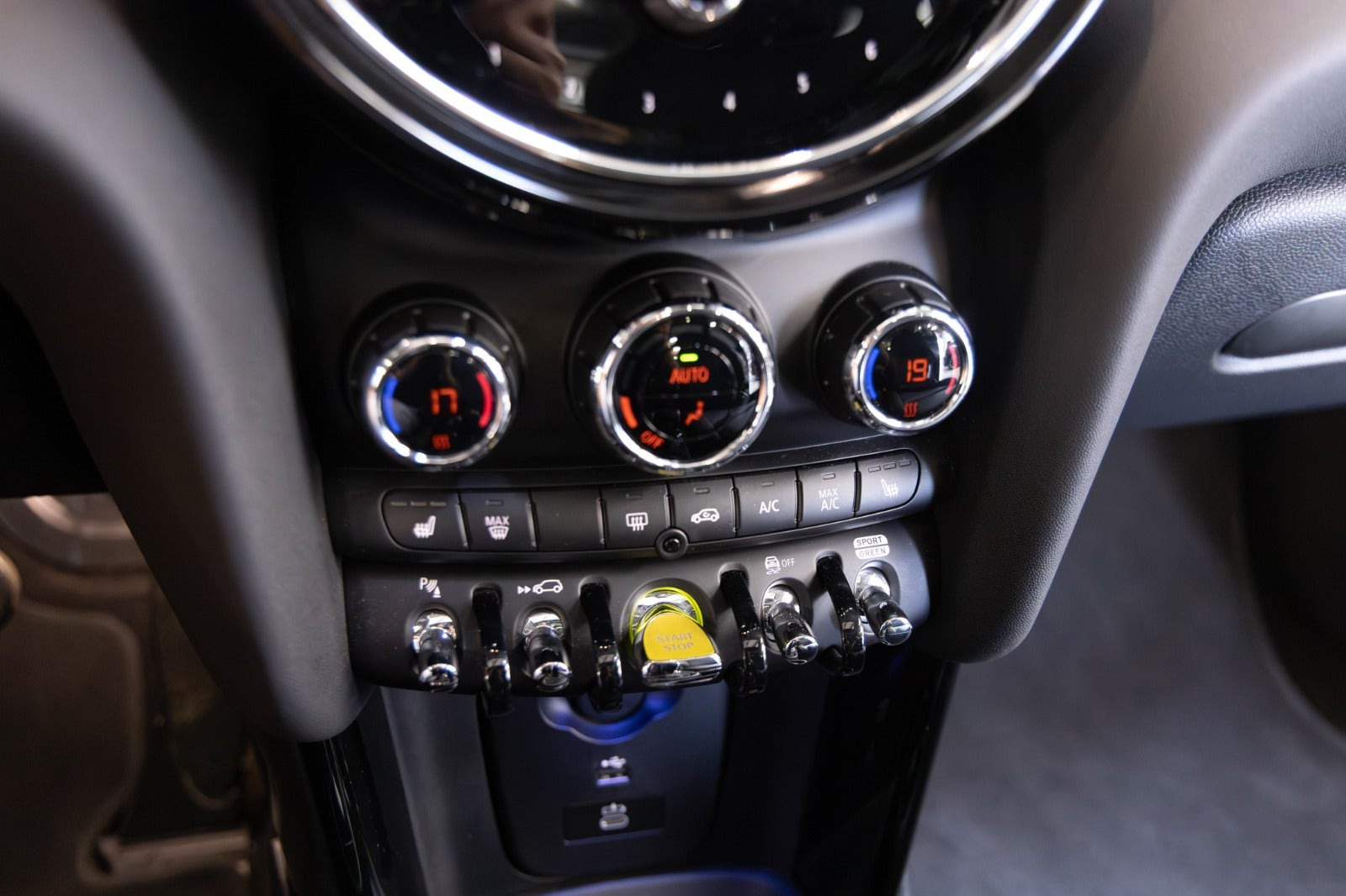 Sort Mini Cooper SE fra 2023