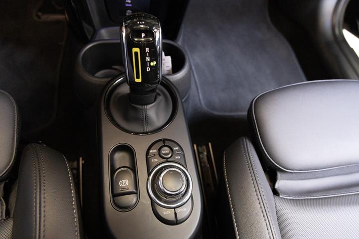 Sort Mini Cooper SE fra 2023