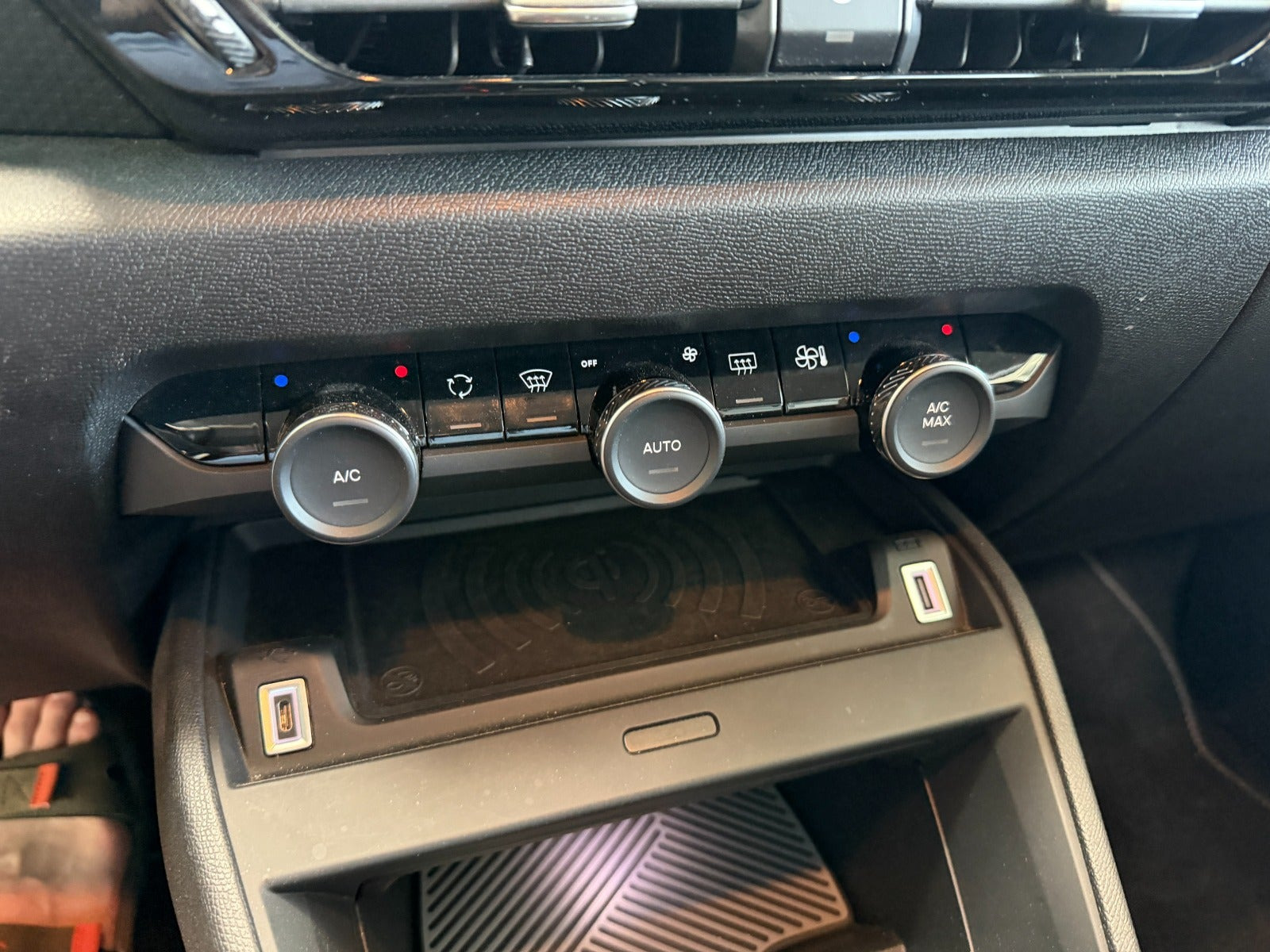 Hvid Citroën ë-C4 fra 2025