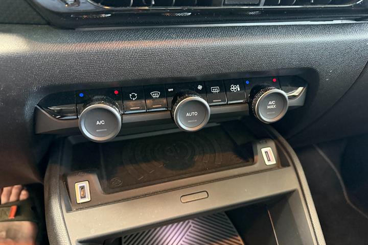 Hvid Citroën ë-C4 fra 2025