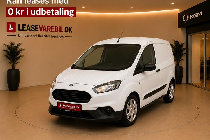 Hvid Ford Transit Courier fra 2022 set udefra