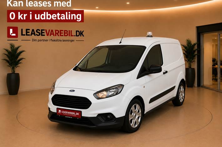 Hvid Ford Transit Courier fra 2019 set udefra