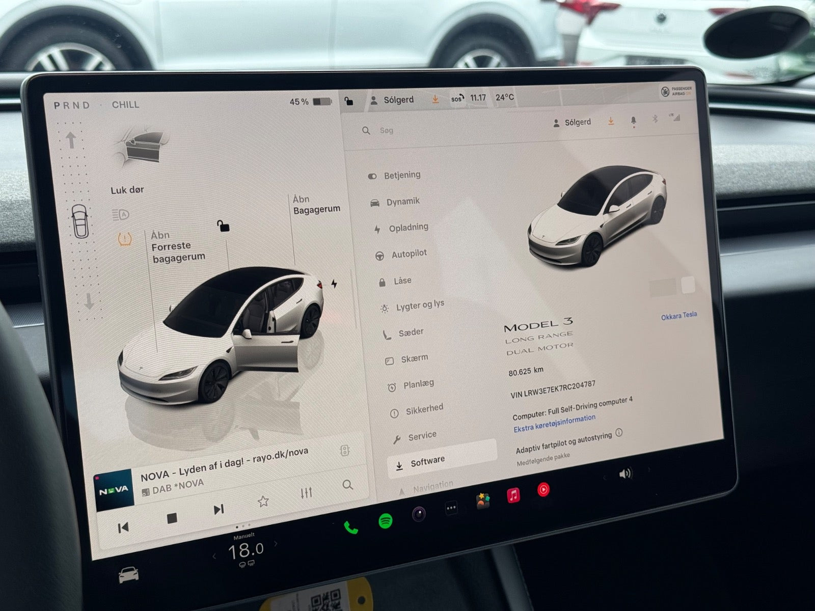 Hvid Tesla Model 3 fra 2024