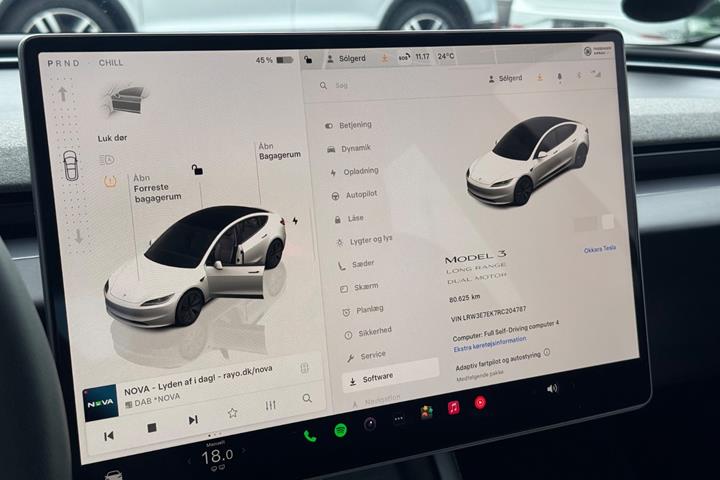 Hvid Tesla Model 3 fra 2024