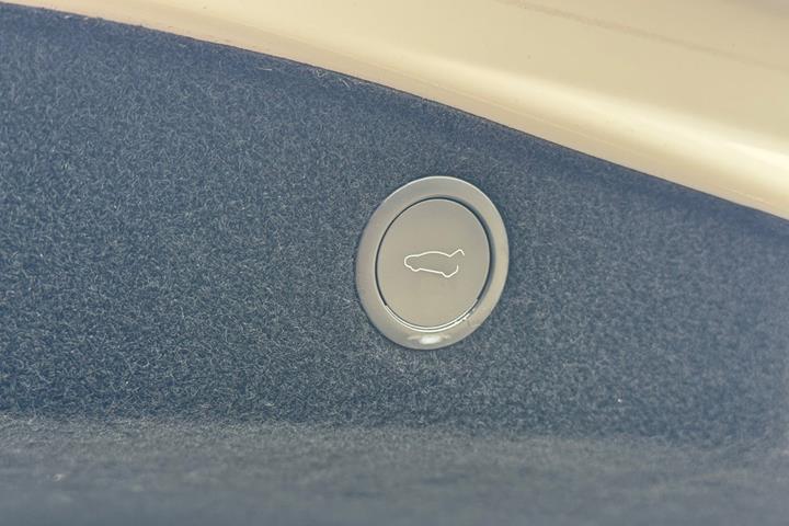 Hvid Tesla Model 3 fra 2024
