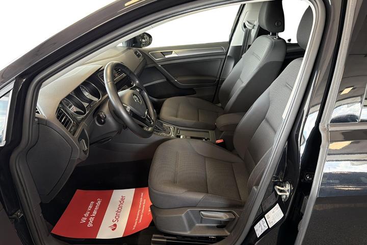 Sort VW Golf VII fra 2020