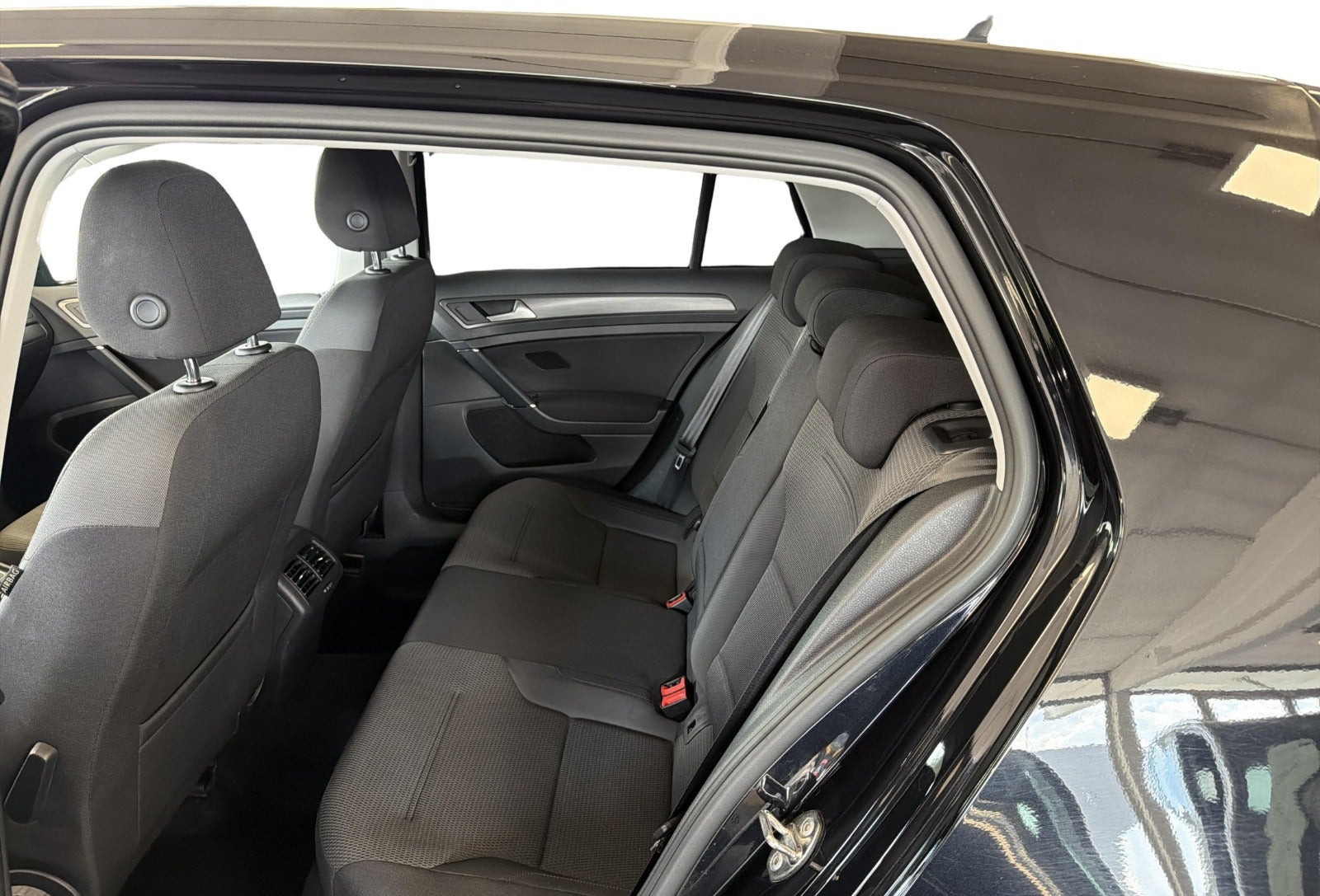 Sort VW Golf VII fra 2020