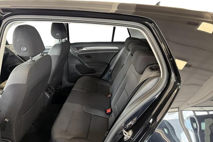Sort VW Golf VII fra 2020