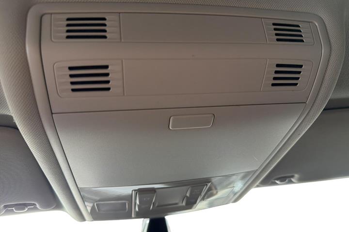 Sort VW Golf VII fra 2020