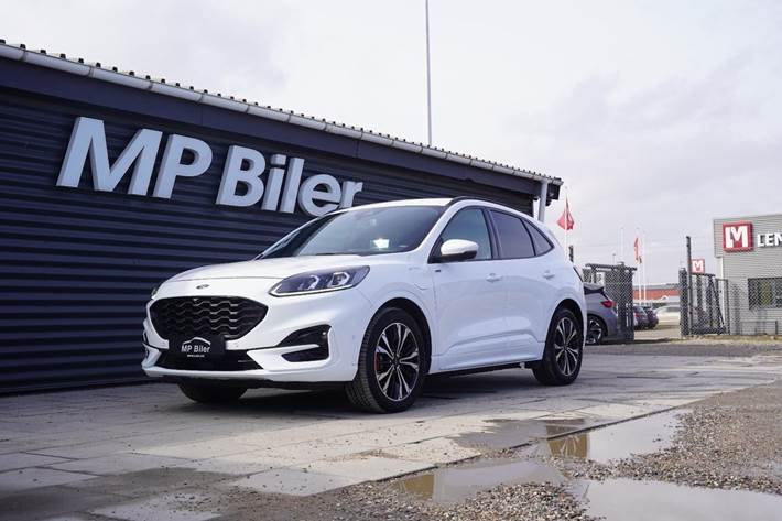 Hvid Ford Kuga fra 2020 set udefra