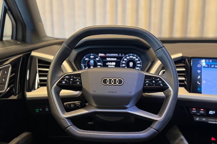 Sølv Audi Q4 e-tron fra 2023
