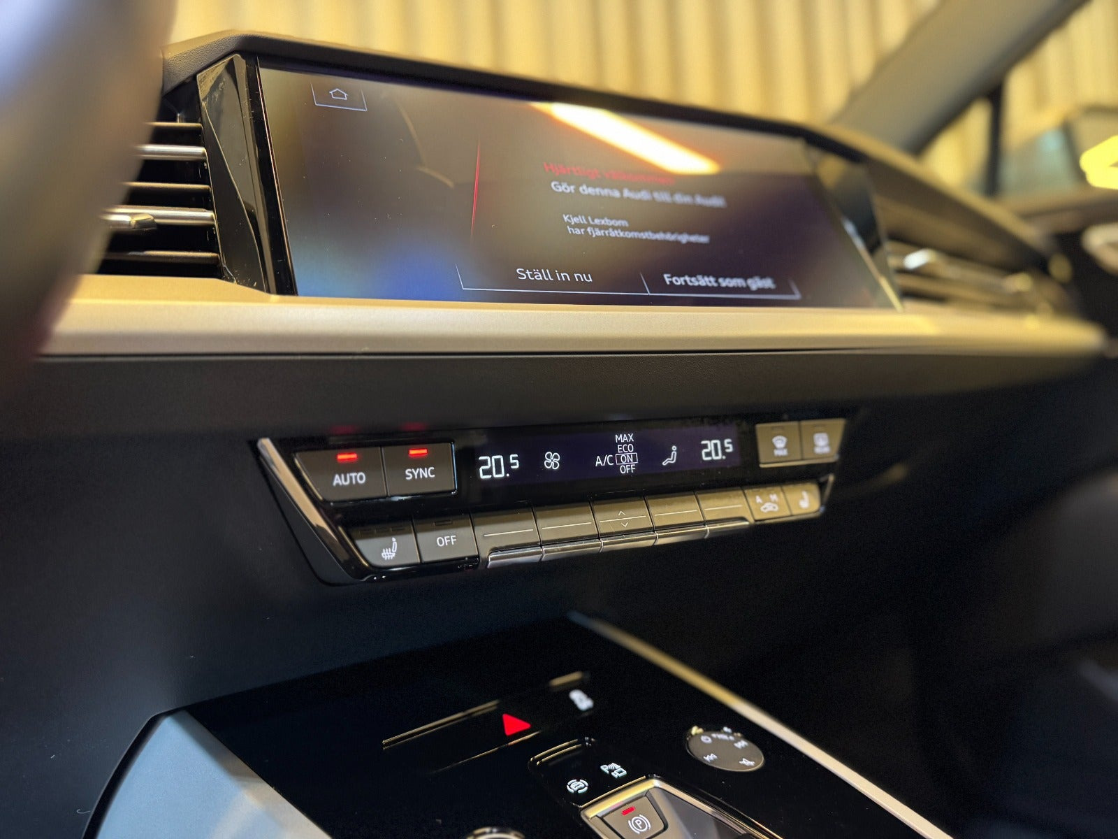 Sølv Audi Q4 e-tron fra 2023