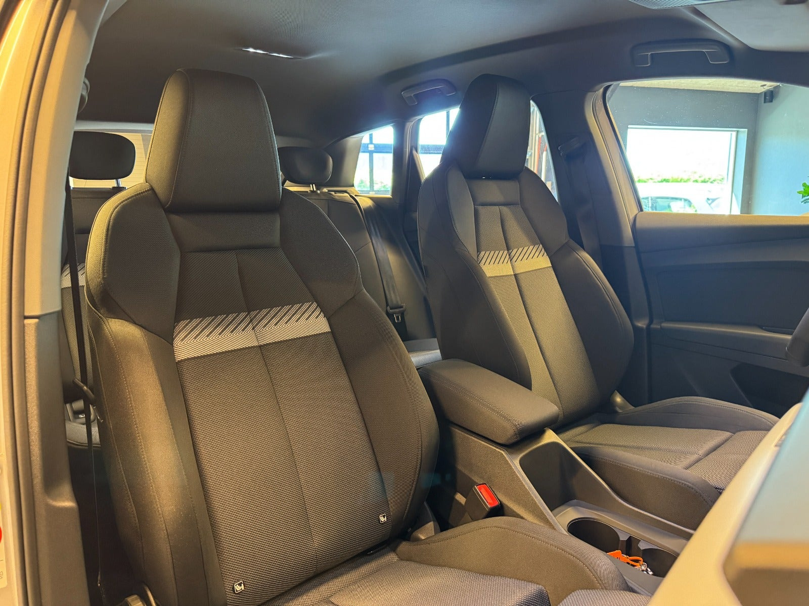 Sølv Audi Q4 e-tron fra 2023