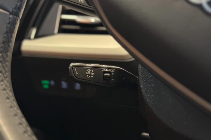 Sølv Audi Q4 e-tron fra 2023