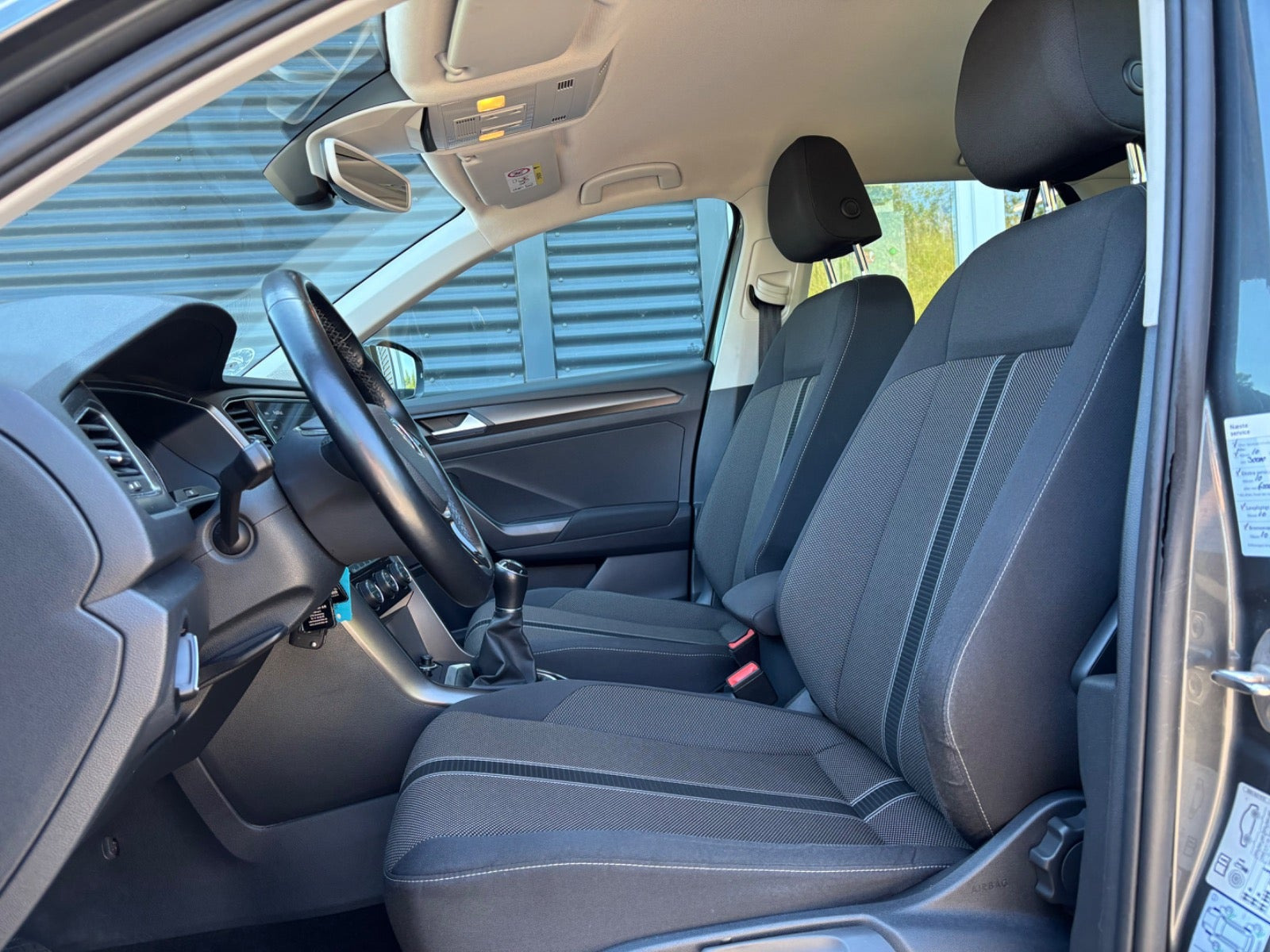 Grå VW T-Roc fra 2019