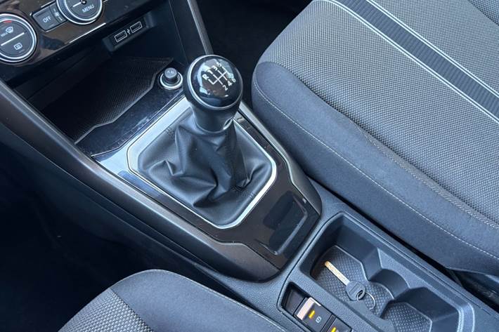 Grå VW T-Roc fra 2019