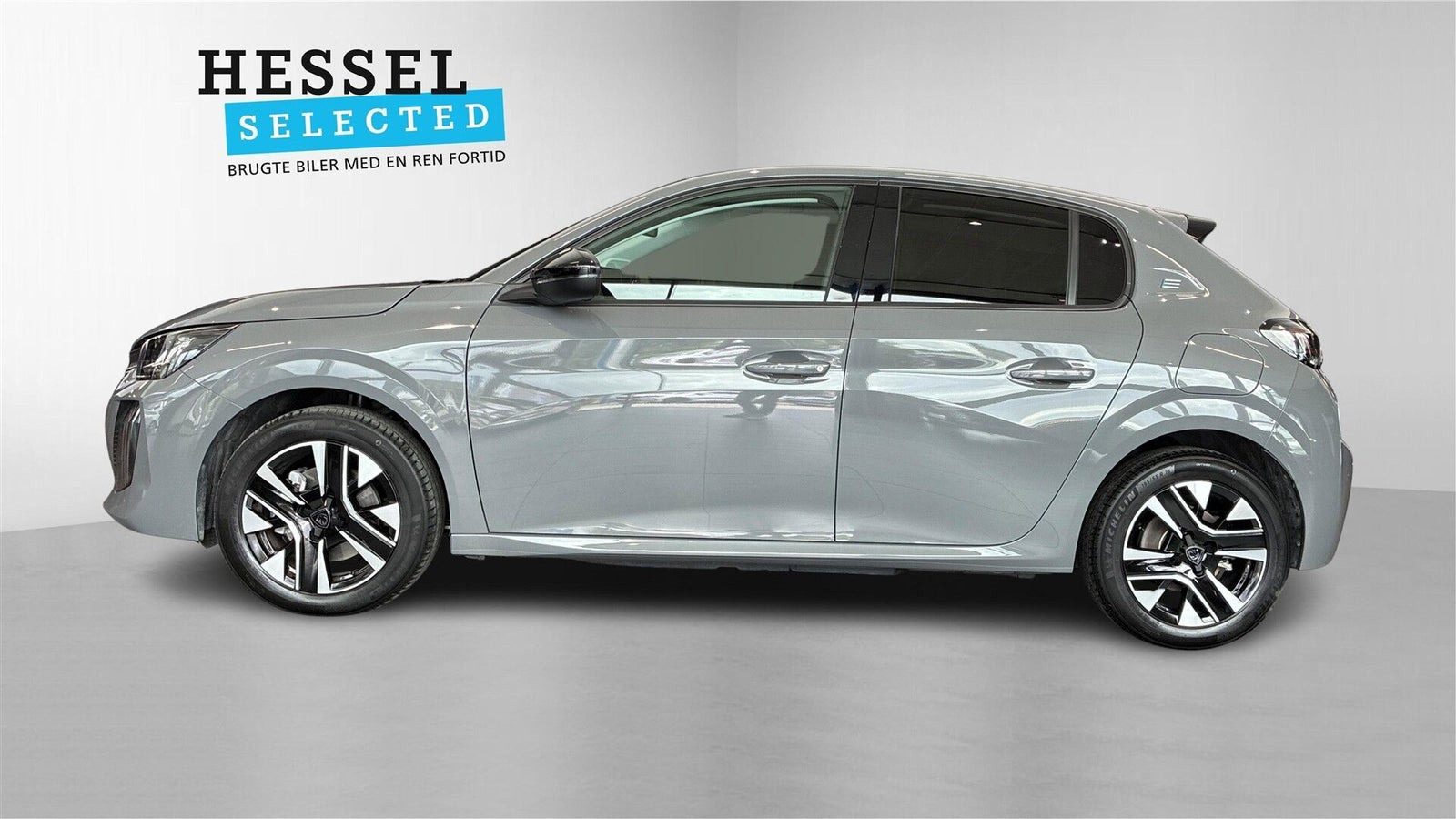 Grå Peugeot e-208 fra 2026