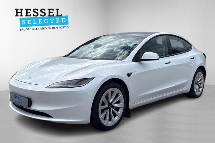 Hvid Tesla Model 3 fra 2024