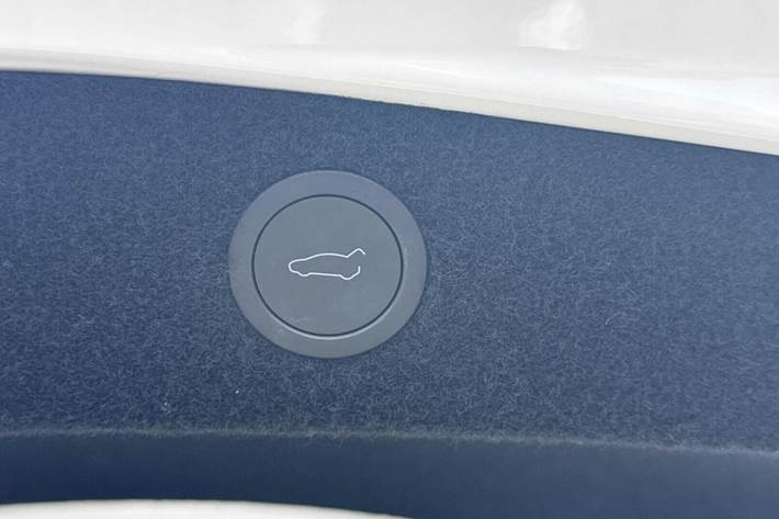 Hvid Tesla Model 3 fra 2024