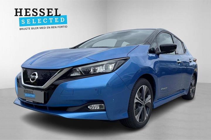 Blå Nissan Leaf fra 2021 set udefra