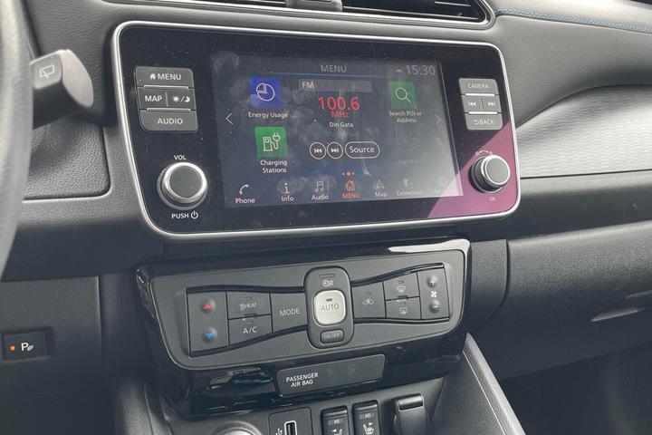 Blå Nissan Leaf fra 2021