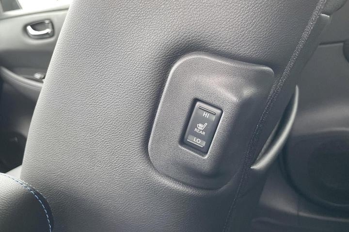 Blå Nissan Leaf fra 2021