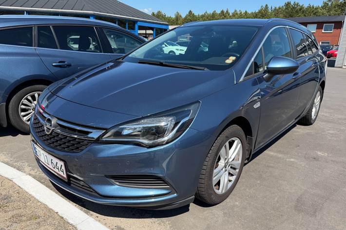 Blå Opel Astra fra 2017