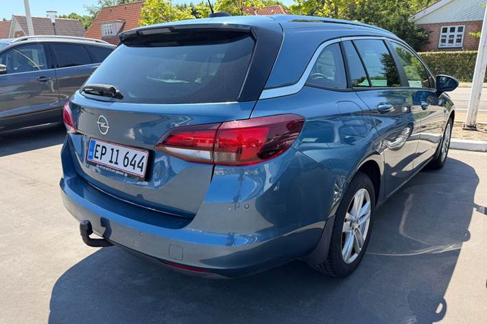 Blå Opel Astra fra 2017